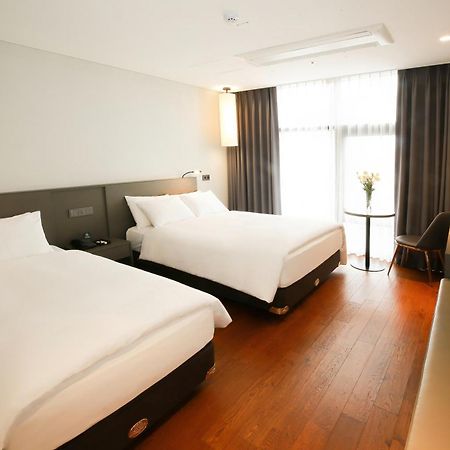 Westernlife Hotel Iksan Quarto foto