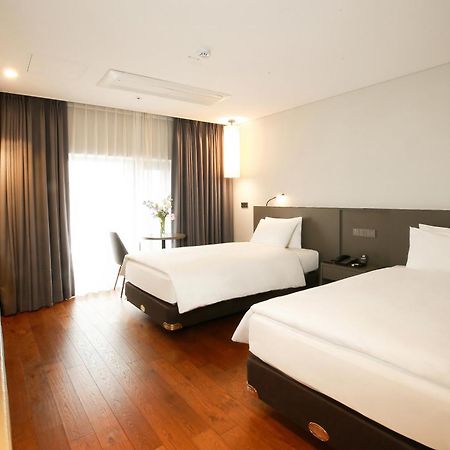 Westernlife Hotel Iksan Quarto foto